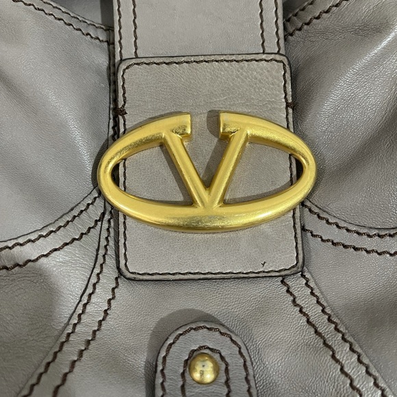 Authentic Valentino Garavani Shoulder Bag - Picture 3 of 16